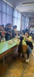 Седмокласниците от ОУ"Христо Ботев", под ръководството на госпожа Магдалена Япаджиева-директор на училището, класните ръководители и главния учител в прогимназиален етап Недрет Календжи, посетиха СУ "Петко Росен" - ОУ Христо Ботев - Бургас, Победа