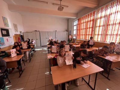 Интерактивна викторина по безопасност на движението по пътищата (БДП) с участието на ученици от петите класове. - Изображение 1