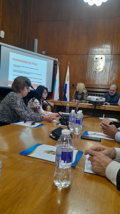 Работна среща организирана от Община Бургас и посветена на превенцията на ранните бракове и ранните раждания сред подрастващите - Изображение 3
