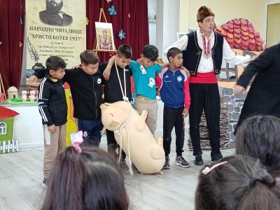 Вдъхновяваща интерпретация на приказките за Хитър Петър в Народно читалище ”Христо Ботев 1937”  - Изображение 4