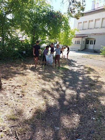 Участие на децата от клуб "Мисли и живей екологично" в Националната инициатива "Да изчистим България заедно" - ОУ Христо Ботев - Бургас, Победа