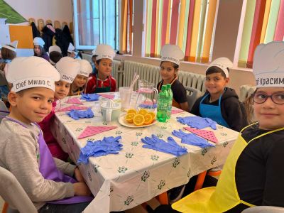 бинарен STEM урок  на тема „С вкус на математика“ с учениците от 2 “а” и 2 “в” клас.  - ОУ Христо Ботев - Бургас, Победа