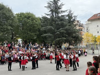 Партньорите по проект „Заедно в науката, спорта и изкуствата“ – гости на Деня на учителя в ОУ „Любен Каравелов“ - ОУ Христо Ботев - Бургас, Победа