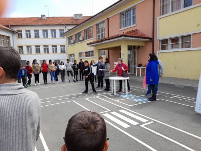 Училищно занятие по БДП на тема: Правила за безопасно движение по пътищата - ОУ Христо Ботев - Бургас, Победа