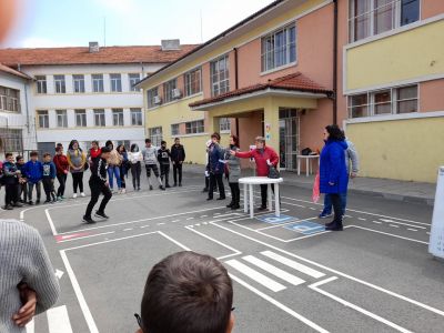 Училищно занятие по БДП на тема: Правила за безопасно движение по пътищата - ОУ Христо Ботев - Бургас, Победа