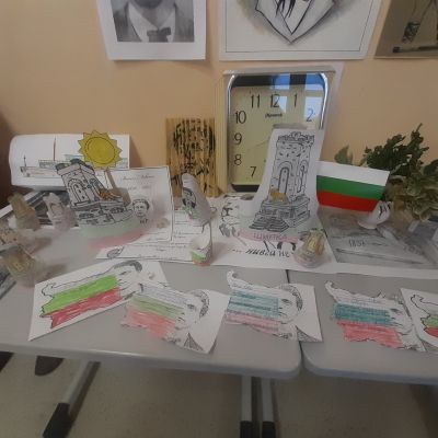Учениците от ЦОУД 2г клас отбеляха 3 март -  националният празник  на Република България.  - ОУ Христо Ботев - Бургас, Победа