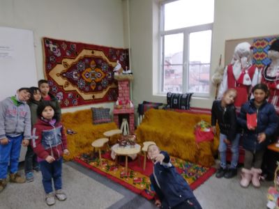 Учениците от ЦОУД 2г. клас в подготовка за Баба Марта.    - ОУ Христо Ботев - Бургас, Победа